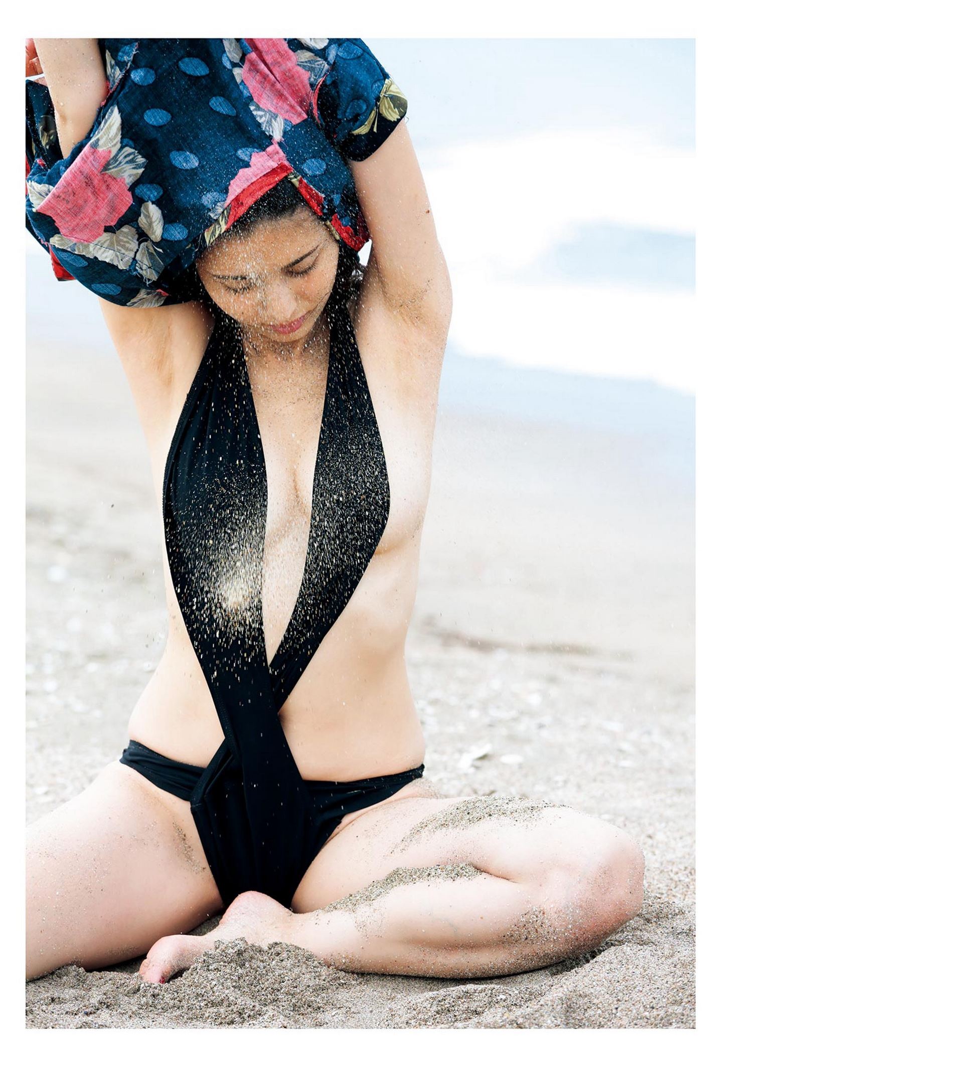 橋本マナミ写真集 『MANAMI BY KISHIN』(2014.12.08)